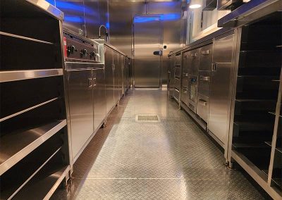 meubles inox cuisine dans des containers maritimes